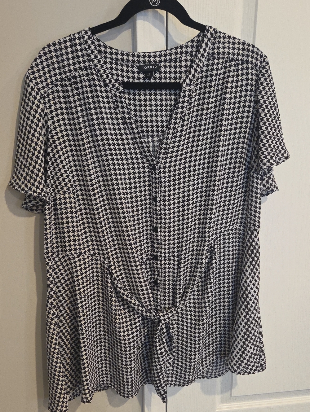 torrid Black & White Houndstooth Tie-Front Blouse